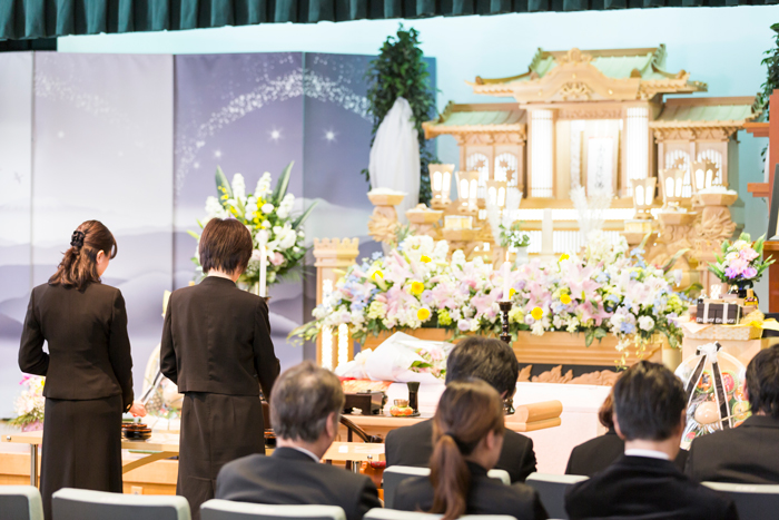 家族葬にはどこまで参列できる、家族葬の香典や弔電