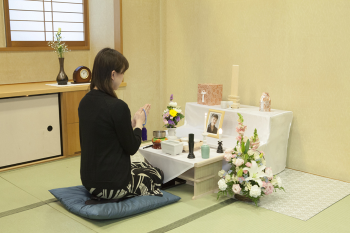 後飾りへお祈り