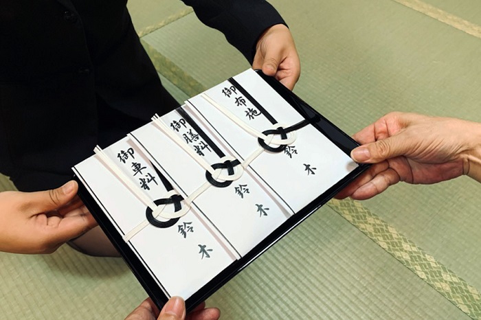 御布施の渡し方