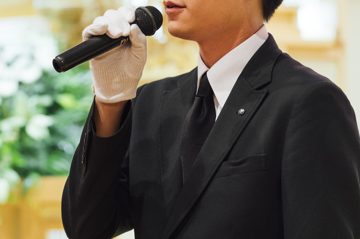 葬祭ディレクターの司会の様子