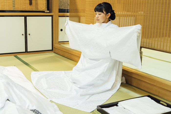 死装束への着替え