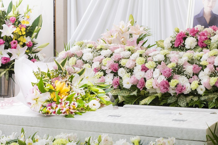 棺と囲う花